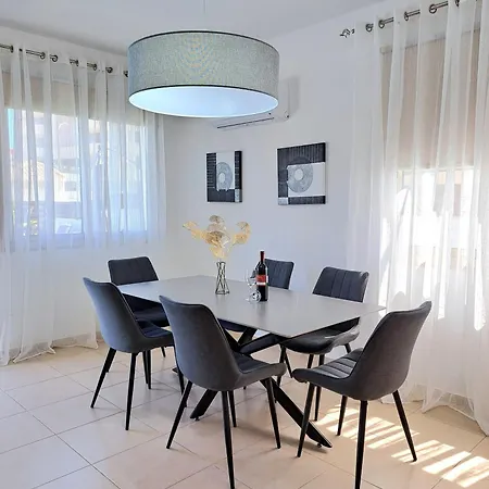 Serenity Pearl At The Sea *