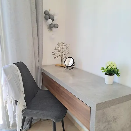 Serenity Pearl At The Sea