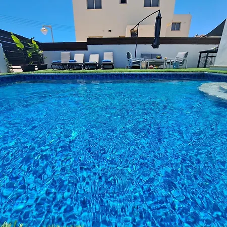 Serenity Pearl At The Sea *