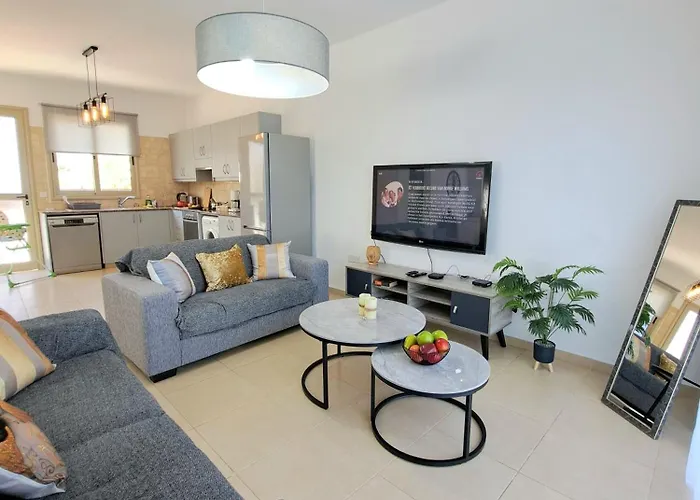 Serenity Pearl At The Sea