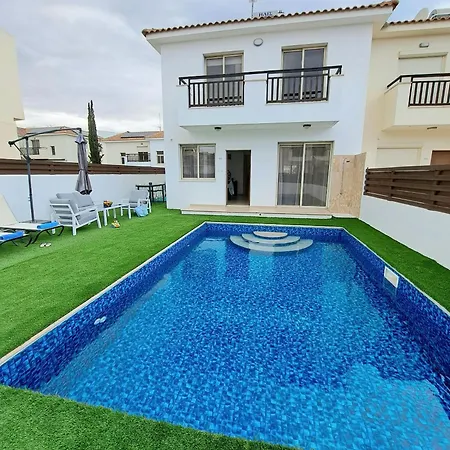 Villa Gray Pearl At The Sea *