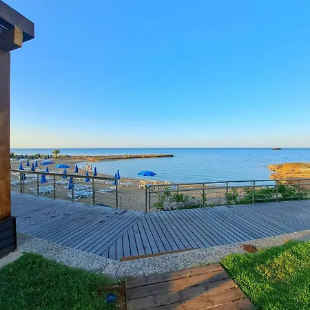 Serenity Pearl At The Sea *