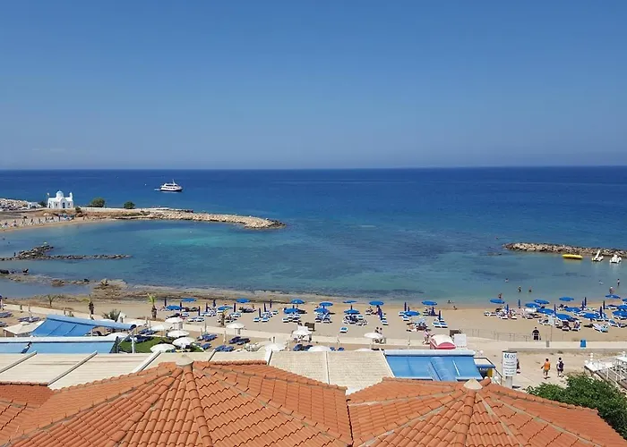 Serenity Pearl At The Sea *