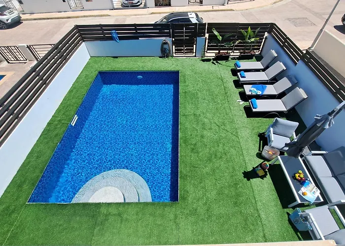 Serenity Pearl At The Sea *