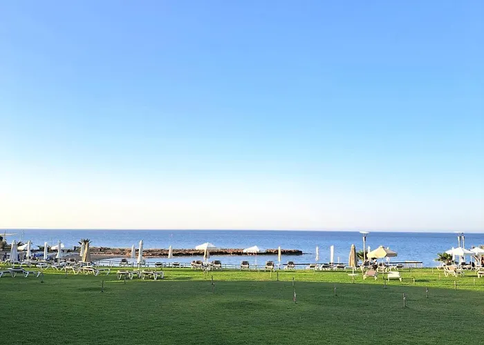 Serenity Pearl At The Sea *