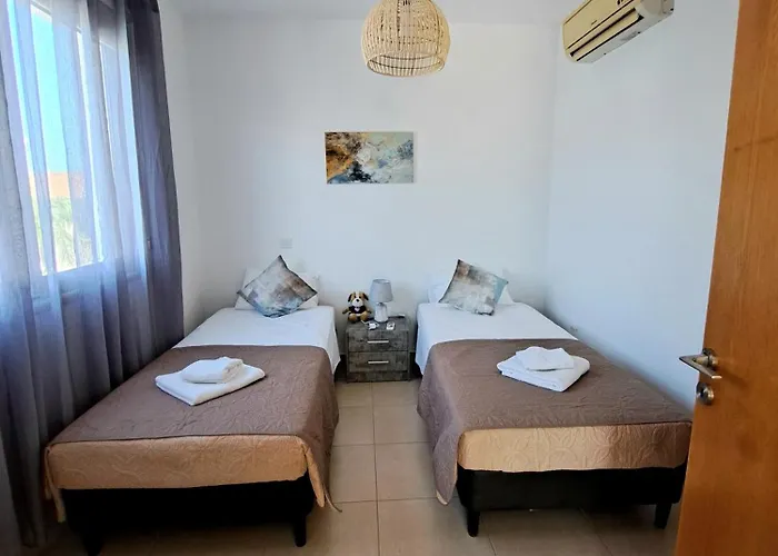 Serenity Pearl At The Sea