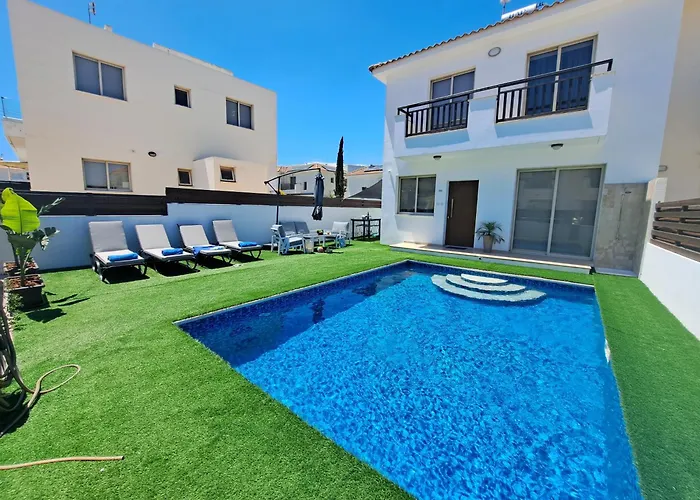 Serenity Pearl At The Sea