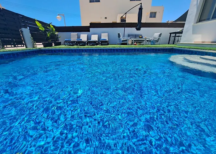 Serenity Pearl At The Sea *