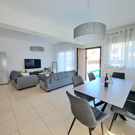 Serenity Pearl At The Sea *